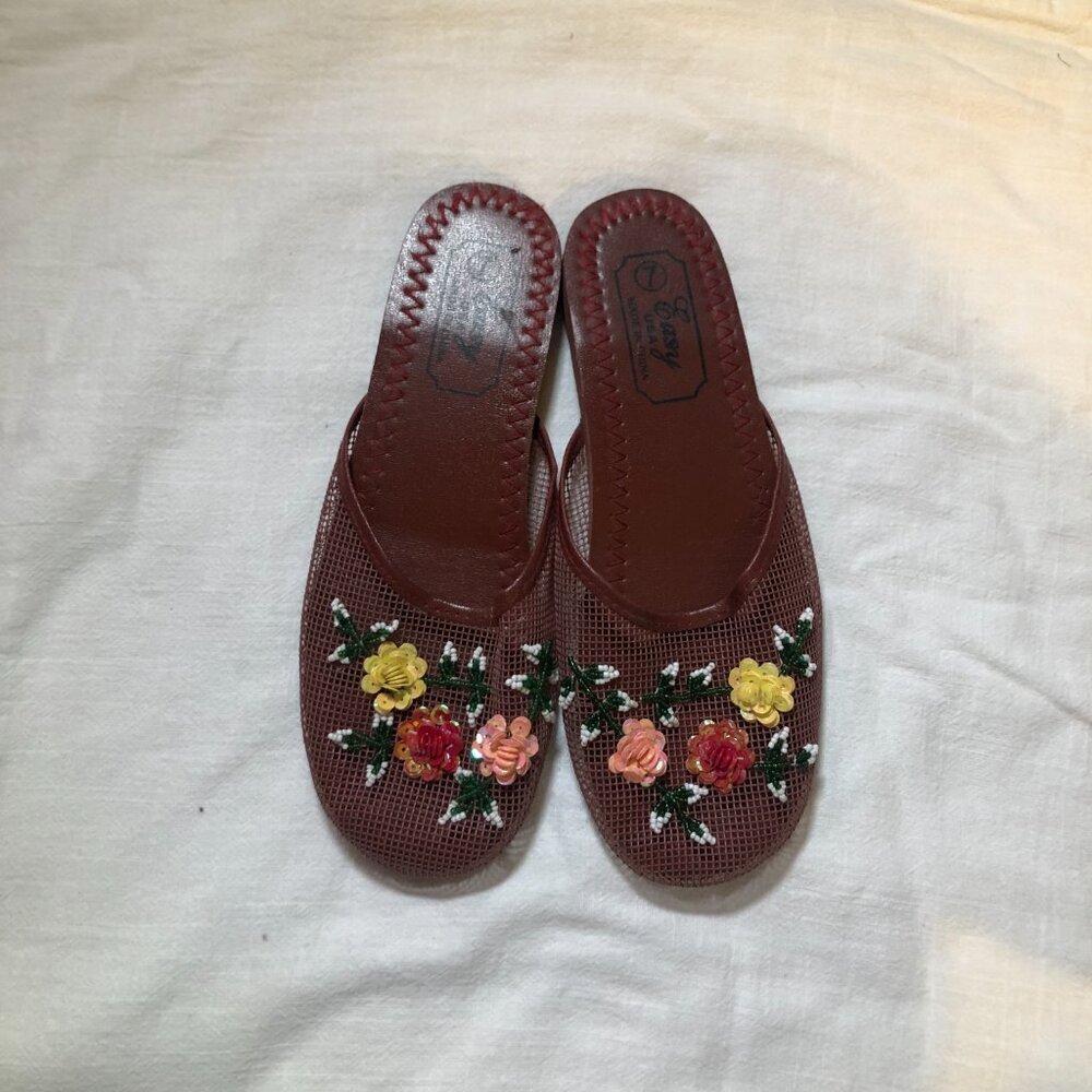 Easy U.S.A. Chinese Slippers with Roses Brown Size 7 NWOT - Picture 2 of 9